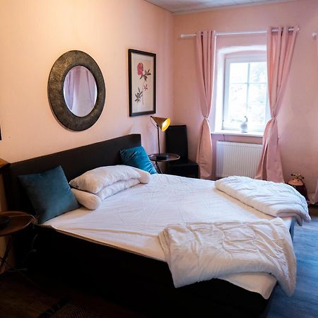 Hotel Und Restaurant Halbinsel Blieskastel Exteriör bild