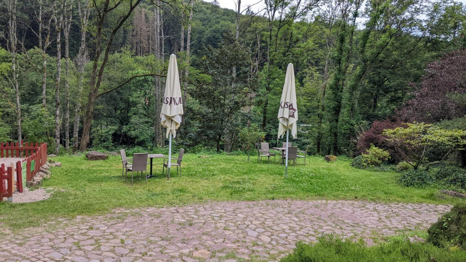 Hotel Und Restaurant Halbinsel Blieskastel Exteriör bild
